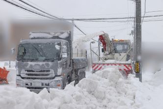 ダンプ運転アルバイト/日給11500円/短期/未経験可/日払い